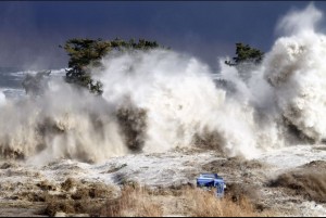 tsunami-wave-japan-2012-02-03